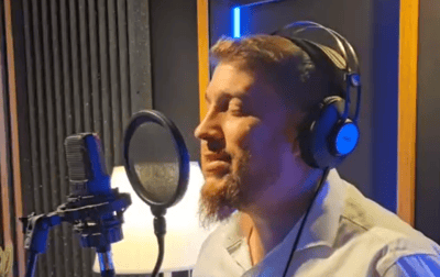 יוני ברגר בקאבר ראשון מסדרת "פופ ניגון": "אחת שאלתי"