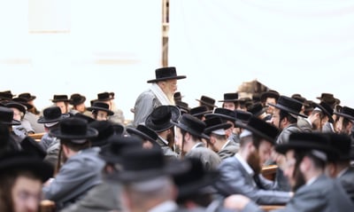 האדמו"ר תולדות אהרן בסיור בכולל בירושלים