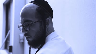אסף הרוש בסינגל חדש: "רגע קטן"