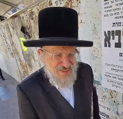 האדמו"ר מאנטניא עם כוכב הרשת דודי קפלר