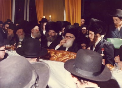 האדמו"ר ה'לב שמחה' בנישואי ראש הישיבה