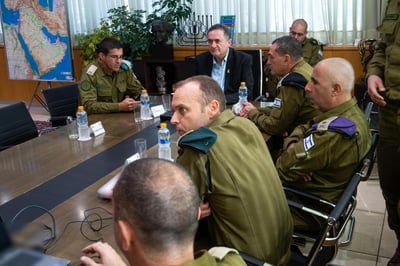 שר הביטחון כ"ץ בחיתוך מצב