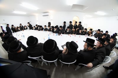 כינוס רבני ויז'ניץ במעון האדמו"ר במושב אורה