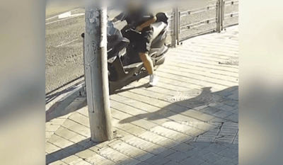 מניע ונמלט: גנב קטנוע מבני ברק ונתפס בתל אביב | תיעוד הגניבה