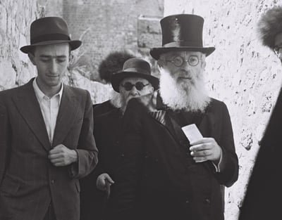 הרב יצחק הרצוג בעלייה לרגל בחג הסוכות בירושלים, 1945