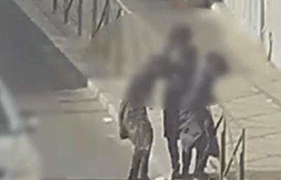 בדרך לכותל: ערבי השליך כוס קפה רותח על החסידים ונעצר | צפו בתיעוד
