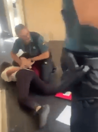 שוטרי ספרד המעצר בגלל שירה בעברית