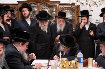 מעמד חתימת שטרות בפאפא