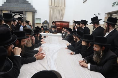 תשעה באב בחצה"ק טשארנאביל 