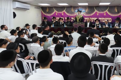 הראשל"צ הגר"ד יוסף במעמד פתיחת ישיבות בין הזמנים בקרית גת