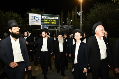 מעמד סגולת רינה של תורה למען אלפי הרווקים והרווקות בט"ו באב בעמוקה
