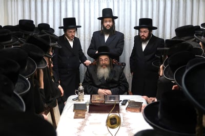 בחורי תולדות אהרן אצל האדמו"ר מתולדות משה