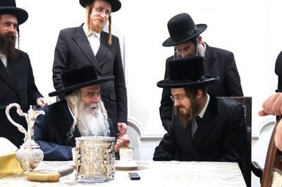 האדמו"ר מסאדיגורה בביקור אצל האדמו"ר מקרעטשניף י-ם 