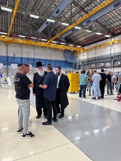 הגרי"ד גרוסמן בשיחה לפני הלוחמים בתעשייה האווירית 