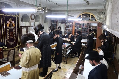 א' סליחות אצל האדמו"ר ממבקשי אמונה