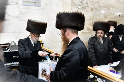 סליחות ראשונות בחצה"ק סערט ויז'ניץ