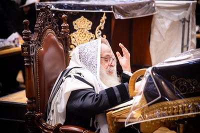 סליחות ראשונות בחצה"ק צאנז קלויזנבורג 