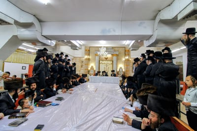 טיש נעילת החג בחצה"ק חוג חתם סופר