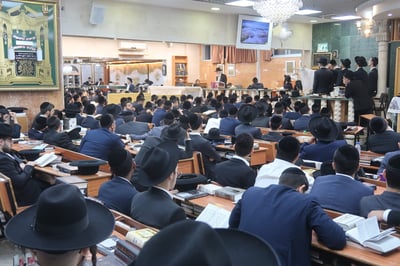 מוצאי ר"ה אצל ראש ישיבת 'כסא רחמים' הגאון רבי צמח מאזוז