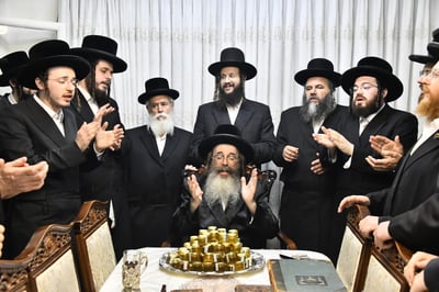 אברכי כולל "דעת משה" אצל האדמו"ר מתולדות משה