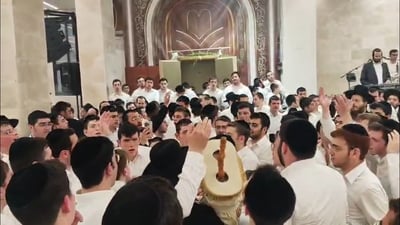 שמחה אדירה שטרם נראתה: ההקפות השניות בהיכלה של 'בית מתתיהו' | צפו