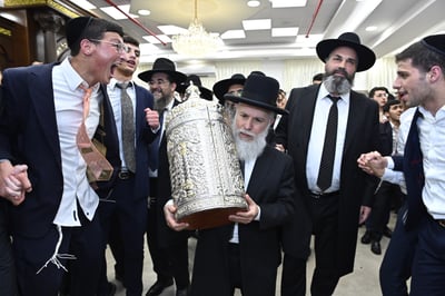 הקפות שניות בישיבת 'אבני נזר'