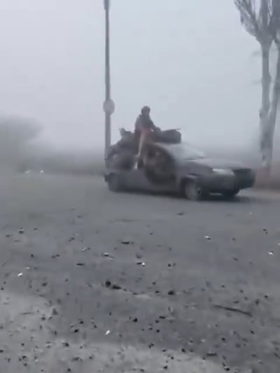 מעצמה או ארגון גרילה? הכוחות הרוסיים פולשים לפוקרובסק על אופנועים ורכבים מרוסקים