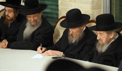 מראה שלא תשכחו: מדוע הגר"ד לנדו והגר"ד סגל, התכתבו ביניהם באמצע הכינוס?