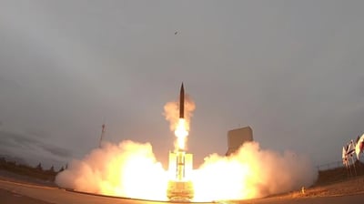 "הנשר האפל" במזרח התיכון: ארה"ב שוקלת פריסת נשק היפר-סוני נגד איראן
