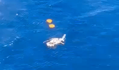 המסוק לאחר הנחיתה בלב ים