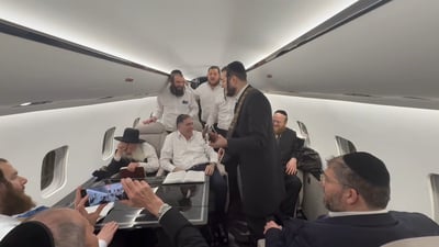 דובי מייזלס מנגן לפני ראשי הישיבות