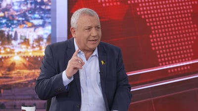 בזמן שיריביו מתאחדים: אלו הבכירים שצפויים להצטרף למפלגתו של איזנקוט