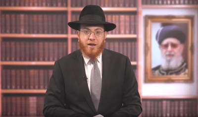 הפולמוס בבתי הכנסת: האם לעמוד או לשבת בקריאת 'עשרת הדברות'? • צפו