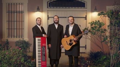 צביקי רנד מארח את יהודה רושגולד ואיציק: "מײן הארץ"