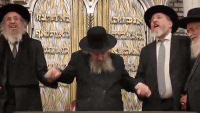 הגר"ד לנדו יצא מגדרו ופצח בריקוד לא-שגרתי של "עוצו עצה ותופר" | תיעוד בלעדי
