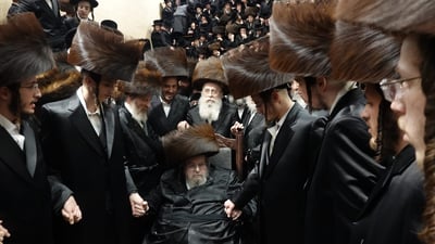 עם בכירים מעולם הרפואה: העסקן החסידי חיתן את בנו, כולם התייצבו | גלריה