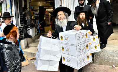 הגה"צ רבי אלימלך בידרמן באפיית מצות