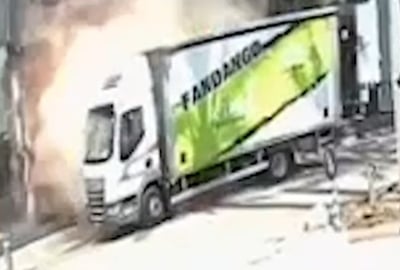 רסיס הטיל מתפוצץ ליד המשאית בתוך מתחם הקניות; כך ניצלו הנהג ואביו