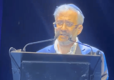 "ברוך שעשה לי נס במקום הזה": גדליהו בן שמעון חוזר לזירת הפיגוע ובירך בדמעות