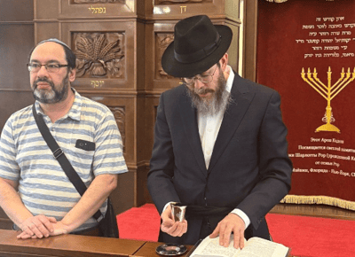 סגירת המעגל של יבגני: ברית מילה בגיל 60 בלב סיביר - בזכות הנחישות של הסבתא