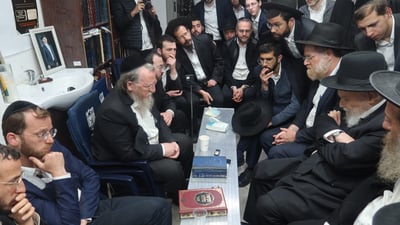 הגרמ"ה הירש בניחום אבלים