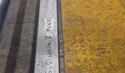 האורח מישראל גילה: מי חרט קריאות רצח בתחנה המרכזית של החסידות?