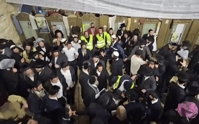 אש בחצר: כך נראים ריקודי השמחה במירון, בצל הגבלות פיקוד העורף | צפו