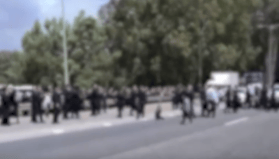 חסימת כביש החוף: הנוסעים למירון - ירדו וחסמו את הירידה לזכרון יעקב וצומת מגידו