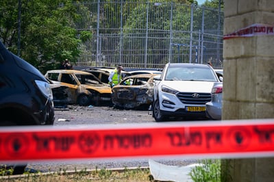 כוחות משטרה והצלה בזירת פיצוץ מכונית בחשד לניסיון התנקשות
