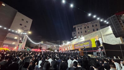 "זעקה גדולה ומרה": עצרת מחאה בבני ברק בהשתתפות גדולי התורה | צפו