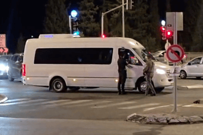 בדרך לבית המפכ"ל: המשטרה עצרה מיניבוסים של מוחים מבני ברק | צפו