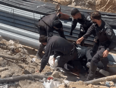 הפגנה סוערת בבר אילן: מפגינים נצמדו לצינורות, שוטרים מפנים בכוח