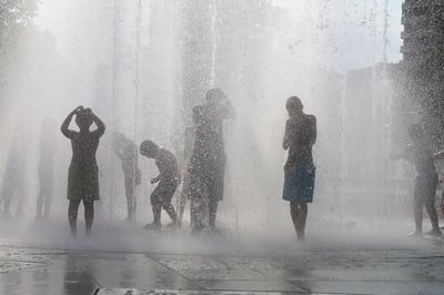 ילדים מתקררים מפני החום בטורקיה, אילוסטרציה