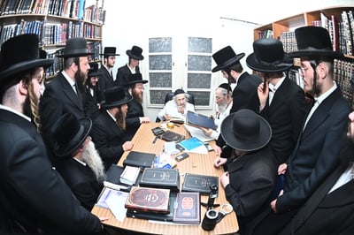 בחורי נדבורנה אצל הגר"ד לנדו